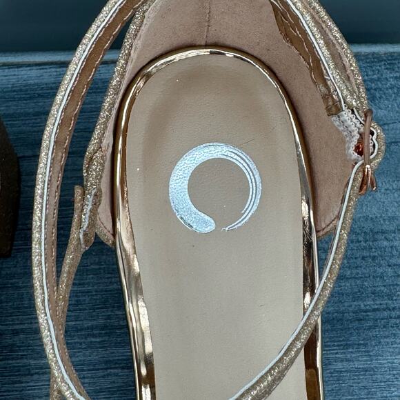 NEW Journee Collection Bella Women’s Pumps Rose Gold Size 7 - Picture 6 of 10